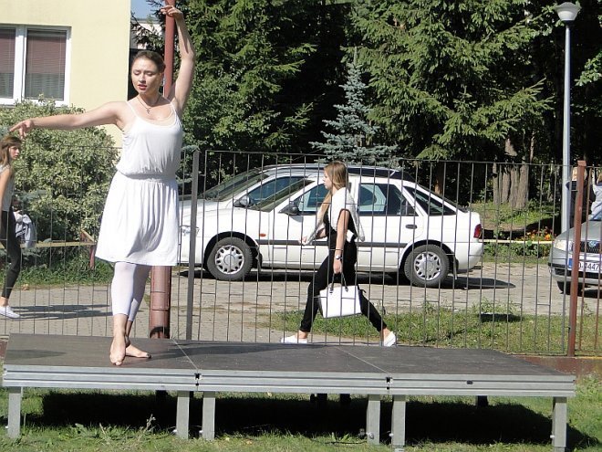 Balet podczas dużej przerwy w Zespole Szkół nr 5  - zdjęcie #10 - eOstroleka.pl