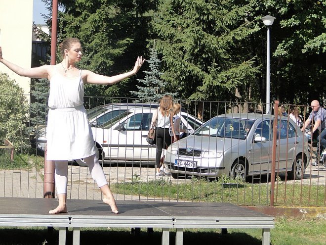Balet podczas dużej przerwy w Zespole Szkół nr 5  - zdjęcie #12 - eOstroleka.pl