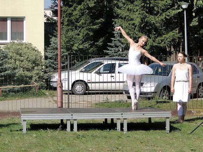 Balet podczas dużej przerwy w Zespole Szkół nr 5  - zdjęcie #14 - eOstroleka.pl