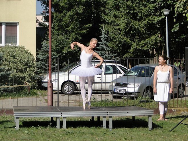 Balet podczas dużej przerwy w Zespole Szkół nr 5  - zdjęcie #15 - eOstroleka.pl