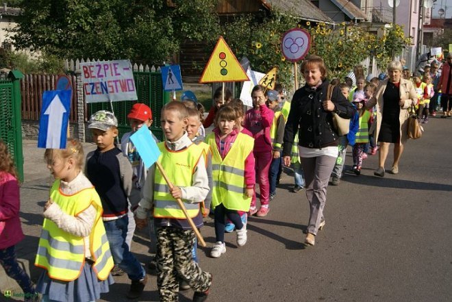 Kadzidło: Parada bezpieczeństwa z okazji Ogólnopolskiego Dnia Przedszkolaka - zdjęcie #24 - eOstroleka.pl