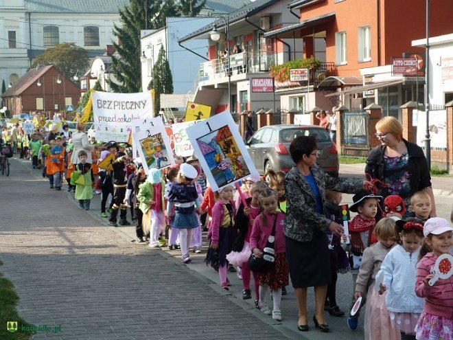 Kadzidło: Parada bezpieczeństwa z okazji Ogólnopolskiego Dnia Przedszkolaka - zdjęcie #42 - eOstroleka.pl