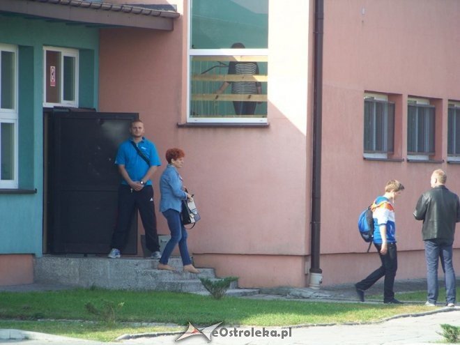 Ćwiczenia strażackie w Gimnazjum nr 1 [29.09.2014] - zdjęcie #2 - eOstroleka.pl