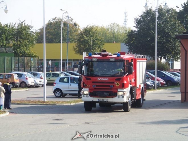 Ćwiczenia strażackie w Gimnazjum nr 1 [29.09.2014] - zdjęcie #7 - eOstroleka.pl