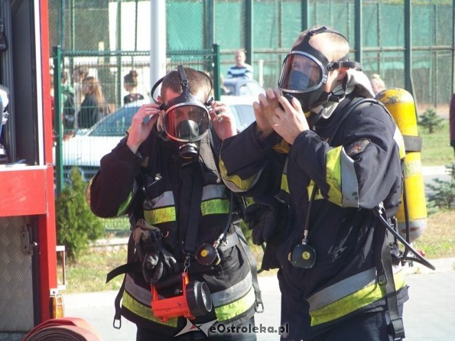 Ćwiczenia strażackie w Gimnazjum nr 1 [29.09.2014] - zdjęcie #17 - eOstroleka.pl
