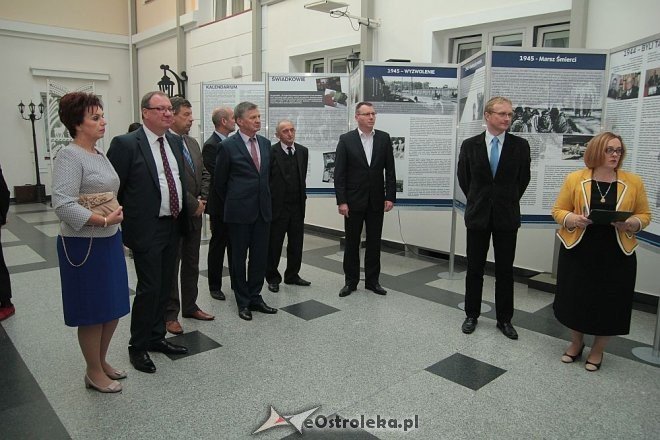 Wernisaż wystawy „Stutthof 1939 – 1945. Historia i jej świadkowe” w Muzeum Kultury Kurpiowskiej [04.10.2014] - zdjęcie #37 - eOstroleka.pl