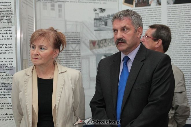 Wernisaż wystawy „Stutthof 1939 – 1945. Historia i jej świadkowe” w Muzeum Kultury Kurpiowskiej [04.10.2014] - zdjęcie #23 - eOstroleka.pl