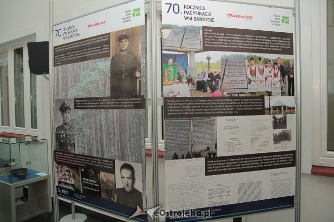 Wernisaż wystawy „Stutthof 1939 – 1945. Historia i jej świadkowe” w Muzeum Kultury Kurpiowskiej [04.10.2014] - zdjęcie #1 - eOstroleka.pl
