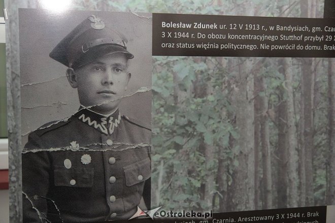 Wernisaż wystawy „Stutthof 1939 – 1945. Historia i jej świadkowe” w Muzeum Kultury Kurpiowskiej [04.10.2014] - zdjęcie #18 - eOstroleka.pl