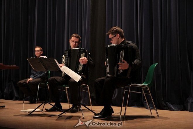 Spotkanie z muzyką w OCK: „Stroiki, guziki, pałeczki, szczoteczki” [08.10.2014] - zdjęcie #7 - eOstroleka.pl