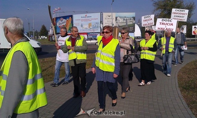 Ostrołęka: Kolejna odsłona protestu w sprawie budowy obwodnicy [10.10.2014] - zdjęcie #1 - eOstroleka.pl