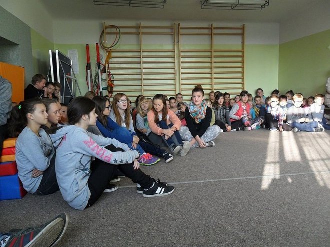 Ewakuacja szkoły w Jazgarce [10.10.2014] - zdjęcie #5 - eOstroleka.pl