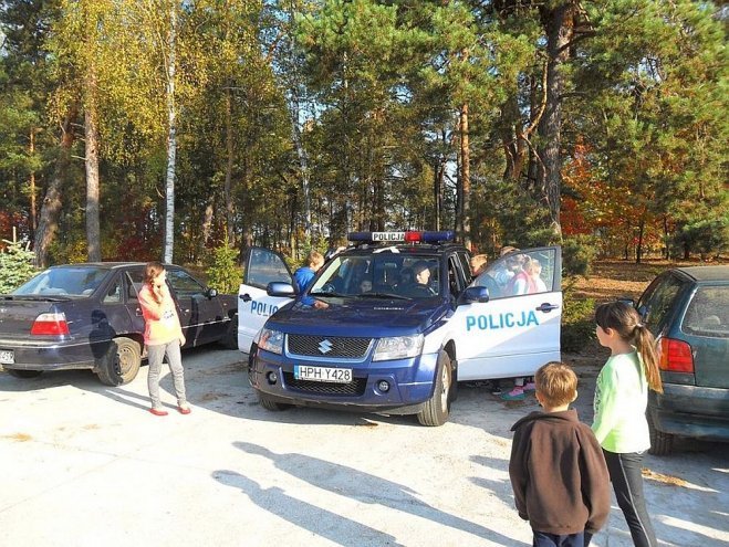 Ewakuacja szkoły w Jazgarce [10.10.2014] - zdjęcie #8 - eOstroleka.pl