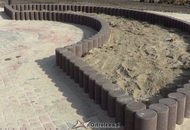 W Białobieli powstaje skwer z placem zabaw i siłownią „pod chmurką” [14.10.2014] - zdjęcie #6 - eOstroleka.pl