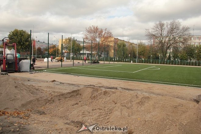 Ostrołęka: Zobacz jak powstaje kompleks sportowy przy ZSZ nr 1 [16.10.2014] - zdjęcie #4 - eOstroleka.pl