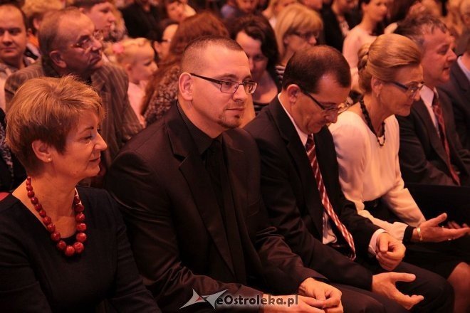 Pasowanie na ucznia w Szkole Podstawowej nr 10 w Ostrołęce [16.10.2014] - zdjęcie #62 - eOstroleka.pl