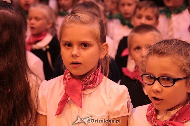 Pasowanie na ucznia w Szkole Podstawowej nr 10 w Ostrołęce [16.10.2014] - zdjęcie #51 - eOstroleka.pl