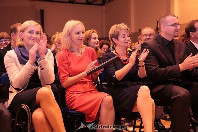 Pasowanie na ucznia w Szkole Podstawowej nr 10 w Ostrołęce [16.10.2014] - zdjęcie #36 - eOstroleka.pl