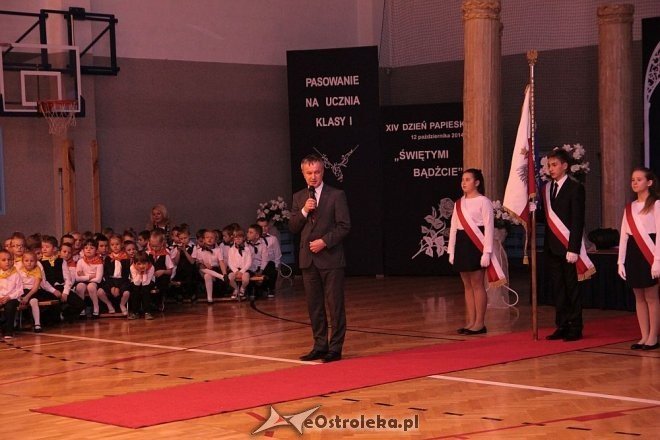 Pasowanie na ucznia w Szkole Podstawowej nr 10 w Ostrołęce [16.10.2014] - zdjęcie #31 - eOstroleka.pl