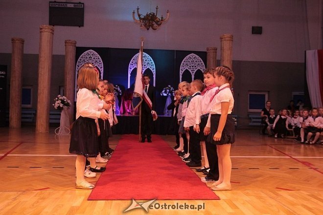 Pasowanie na ucznia w Szkole Podstawowej nr 10 w Ostrołęce [16.10.2014] - zdjęcie #25 - eOstroleka.pl