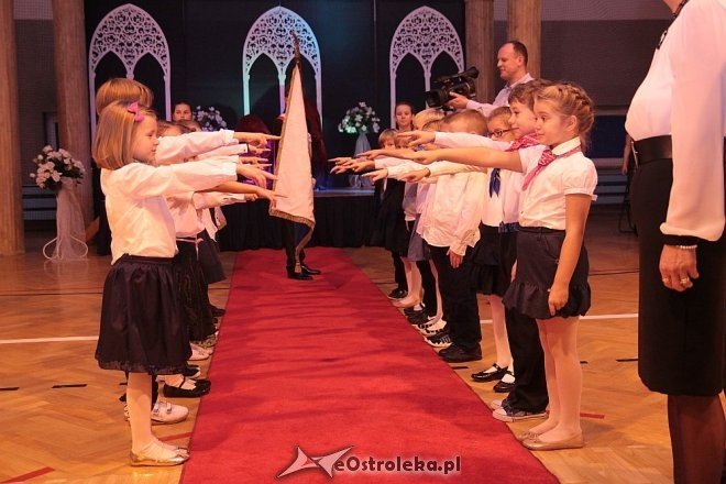 Pasowanie na ucznia w Szkole Podstawowej nr 10 w Ostrołęce [16.10.2014] - zdjęcie #24 - eOstroleka.pl