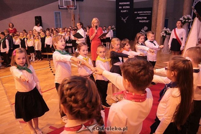 Pasowanie na ucznia w Szkole Podstawowej nr 10 w Ostrołęce [16.10.2014] - zdjęcie #22 - eOstroleka.pl