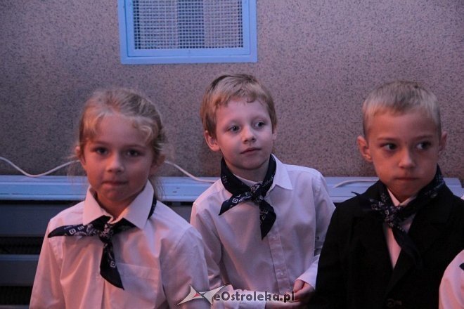 Pasowanie na ucznia w Szkole Podstawowej nr 10 w Ostrołęce [16.10.2014] - zdjęcie #96 - eOstroleka.pl
