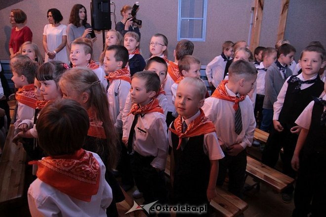 Pasowanie na ucznia w Szkole Podstawowej nr 10 w Ostrołęce [16.10.2014] - zdjęcie #99 - eOstroleka.pl