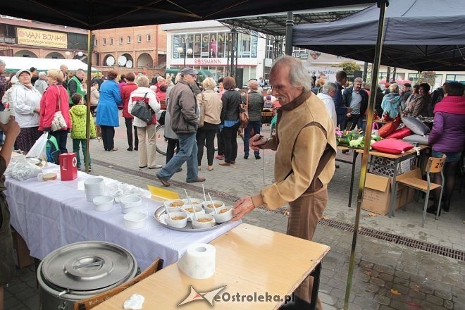 Miejskie obchody Dnia Walki z Ubóstwem [17.10.2014] - zdjęcie #4 - eOstroleka.pl