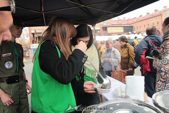 Miejskie obchody Dnia Walki z Ubóstwem [17.10.2014] - zdjęcie #2 - eOstroleka.pl