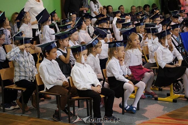 Pasowanie na ucznia w Szkole Podstawowej nr 2 w Ostrołęce [21.10.2014] - zdjęcie #31 - eOstroleka.pl