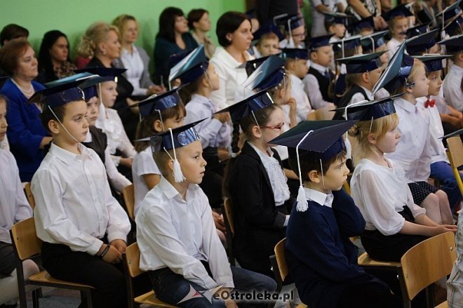 Pasowanie na ucznia w Szkole Podstawowej nr 2 w Ostrołęce [21.10.2014] - zdjęcie #40 - eOstroleka.pl