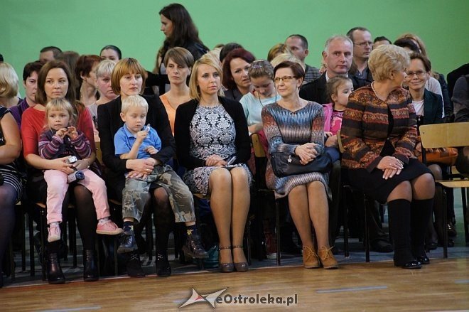 Pasowanie na ucznia w Szkole Podstawowej nr 2 w Ostrołęce [21.10.2014] - zdjęcie #41 - eOstroleka.pl