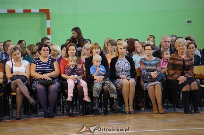 Pasowanie na ucznia w Szkole Podstawowej nr 2 w Ostrołęce [21.10.2014] - zdjęcie #43 - eOstroleka.pl