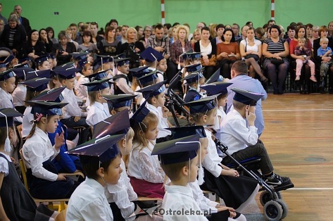 Pasowanie na ucznia w Szkole Podstawowej nr 2 w Ostrołęce [21.10.2014] - zdjęcie #45 - eOstroleka.pl