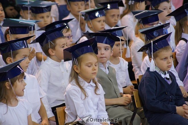Pasowanie na ucznia w Szkole Podstawowej nr 2 w Ostrołęce [21.10.2014] - zdjęcie #57 - eOstroleka.pl