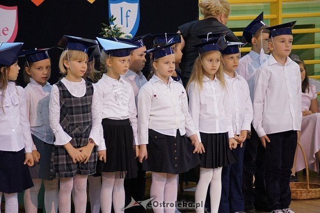 Pasowanie na ucznia w Szkole Podstawowej nr 2 w Ostrołęce [21.10.2014] - zdjęcie #10 - eOstroleka.pl