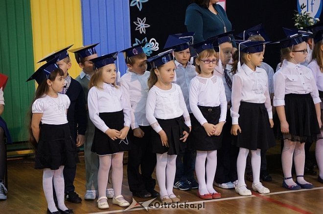Pasowanie na ucznia w Szkole Podstawowej nr 2 w Ostrołęce [21.10.2014] - zdjęcie #19 - eOstroleka.pl