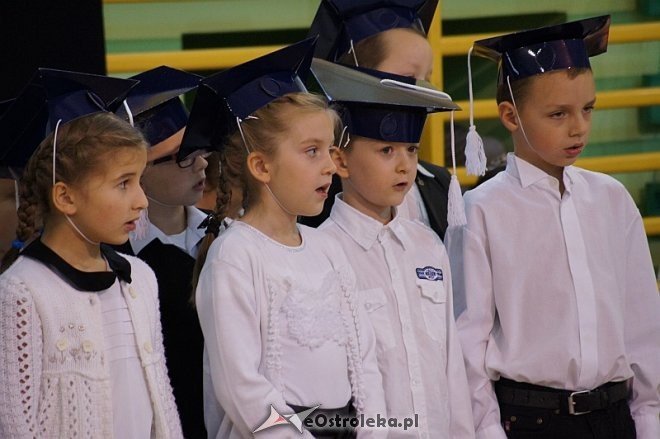 Pasowanie na ucznia w Szkole Podstawowej nr 2 w Ostrołęce [21.10.2014] - zdjęcie #21 - eOstroleka.pl