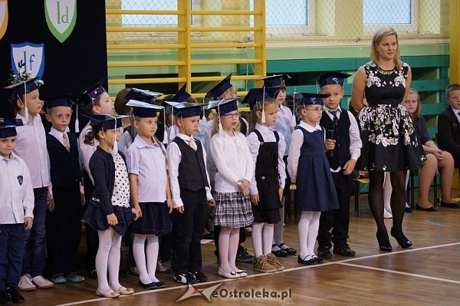 Pasowanie na ucznia w Szkole Podstawowej nr 2 w Ostrołęce [21.10.2014] - zdjęcie #24 - eOstroleka.pl