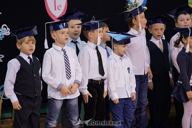 Pasowanie na ucznia w Szkole Podstawowej nr 2 w Ostrołęce [21.10.2014] - zdjęcie #28 - eOstroleka.pl