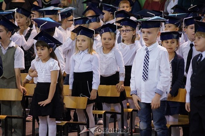 Pasowanie na ucznia w Szkole Podstawowej nr 2 w Ostrołęce [21.10.2014] - zdjęcie #66 - eOstroleka.pl