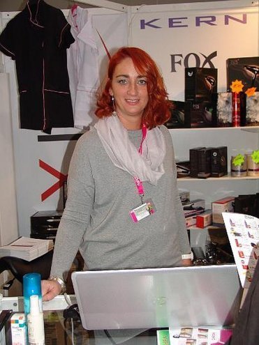 Uczniowie z ostrołęckiej „dwójki” na targach kosmetyczno-fryzjerskich w Warszawie [ZDJĘCIA] - zdjęcie #20 - eOstroleka.pl