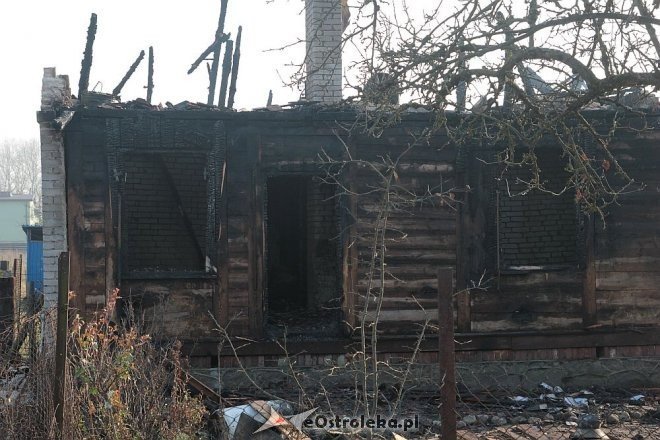 Ostrołęka: Doszczętnie spłonął pustostan przy Ogrodowej [30.10.2014] - zdjęcie #9 - eOstroleka.pl