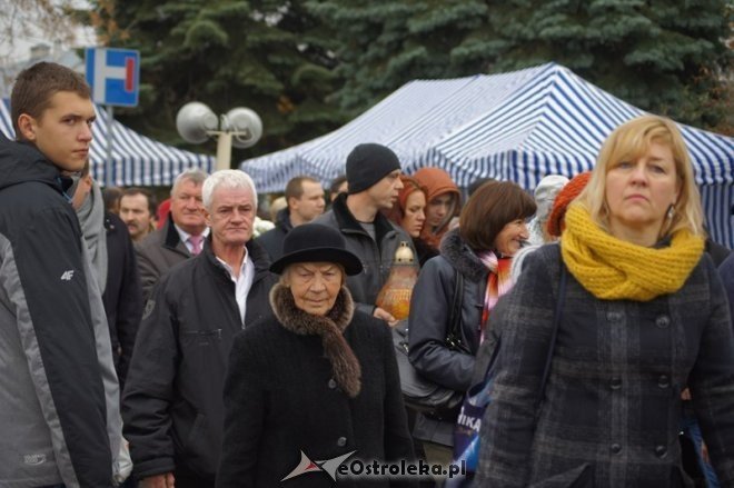 Procesja na cmentarzu parafialnym [01.11.2014] - zdjęcie #15 - eOstroleka.pl
