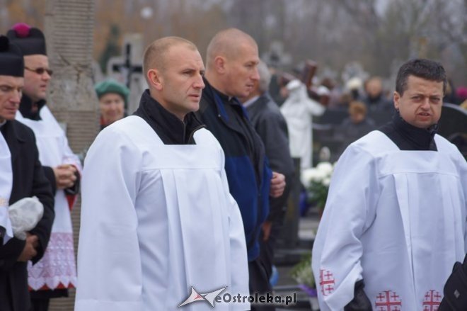 Procesja na cmentarzu parafialnym [01.11.2014] - zdjęcie #30 - eOstroleka.pl