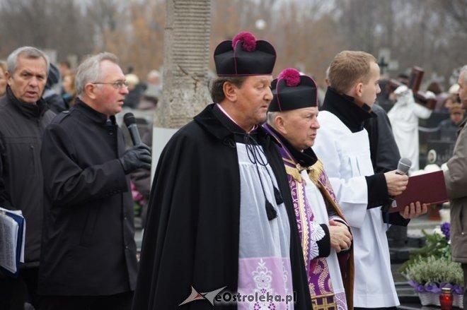 Procesja na cmentarzu parafialnym [01.11.2014] - zdjęcie #32 - eOstroleka.pl