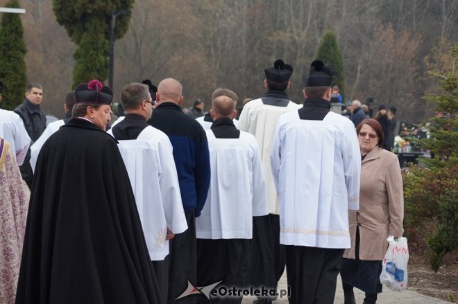 Procesja na cmentarzu parafialnym [01.11.2014] - zdjęcie #36 - eOstroleka.pl