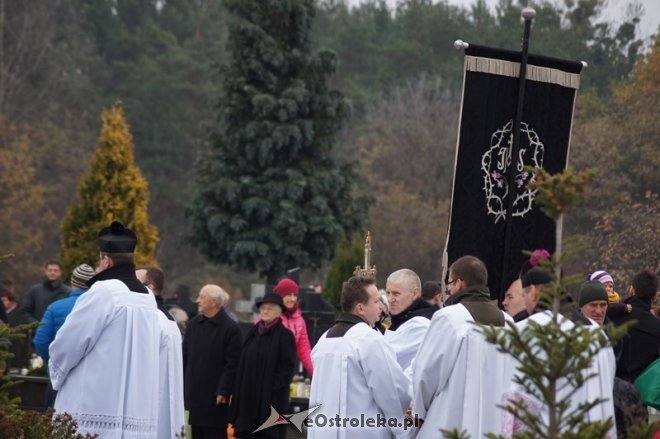 Procesja na cmentarzu parafialnym [01.11.2014] - zdjęcie #41 - eOstroleka.pl