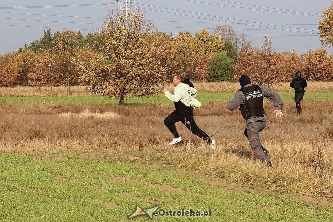 Przytuły Stare: Obława na uciekiniera z zakładu i ewakuacja części osadzonych [04.11.2014] - zdjęcie #24 - eOstroleka.pl